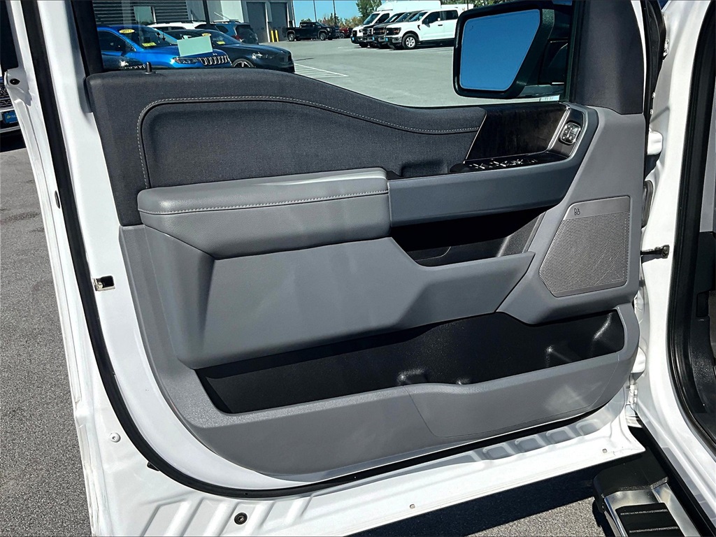 2023 Ford F-150 Lariat photo 9