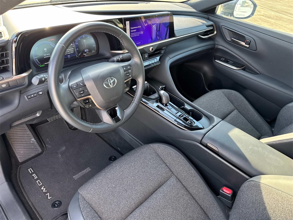 2024 Toyota Crown XLE photo 18