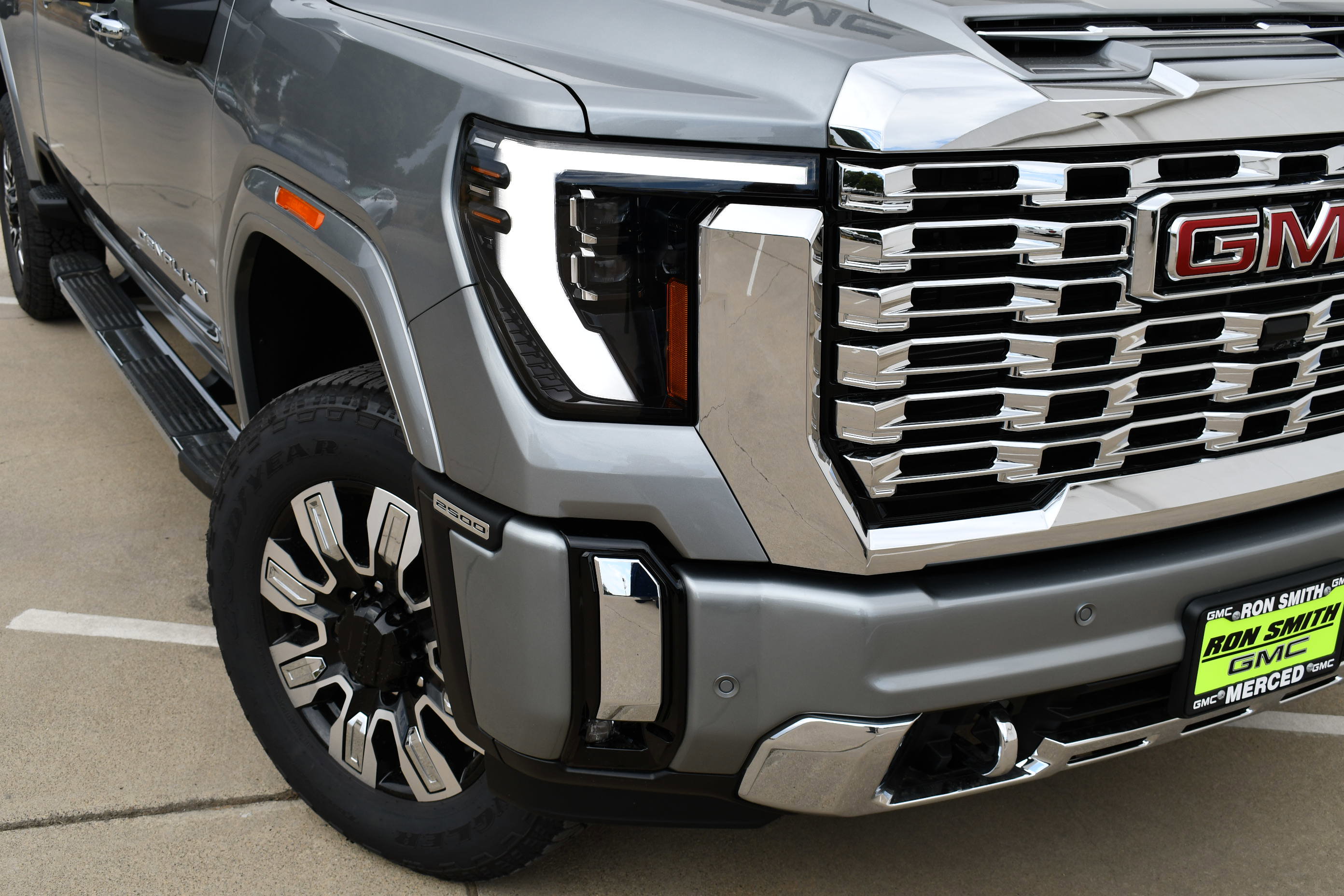 2026 Gmc Sierra 2500 HD Denali photo 4