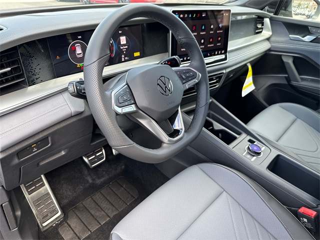 2025 Volkswagen Tiguan SE R-Line Black photo 28