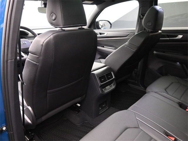 2025 Volkswagen Atlas Cross Sport SEL R-Line photo 8