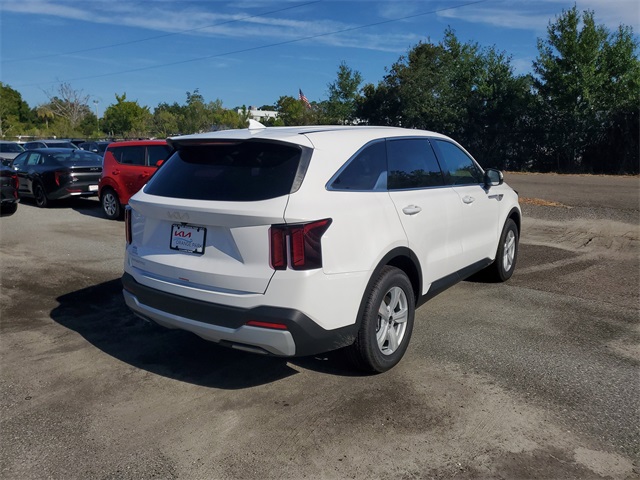 2025 Kia Sorento LX photo 2