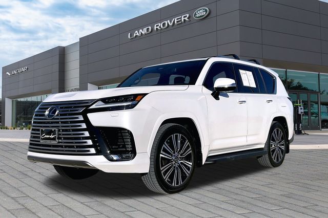 2025 Lexus LX Luxury's photo