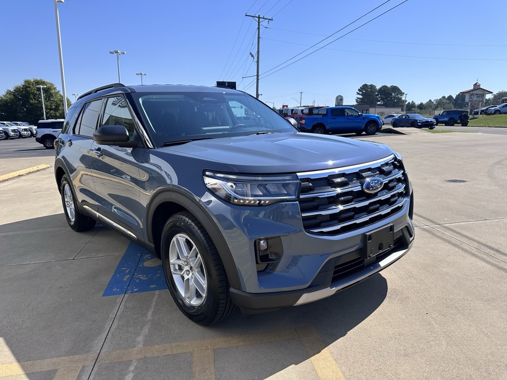 2025 Ford Explorer photo 6