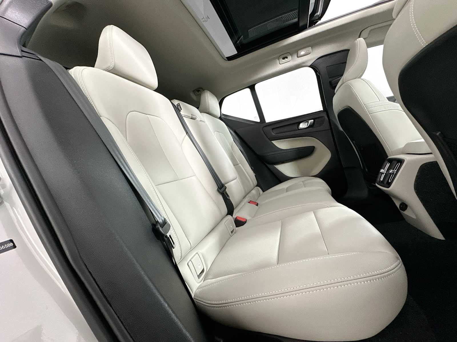 2025 Volvo XC40 AWD Plus photo 26