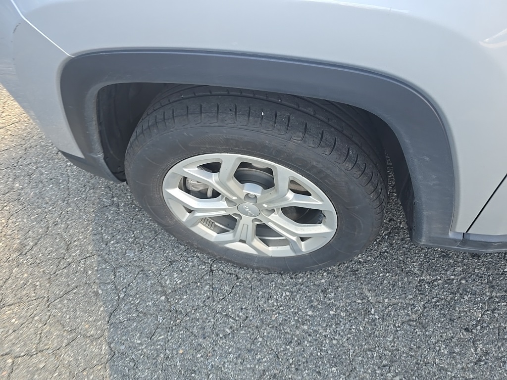 2024 Jeep Compass Latitude photo 15
