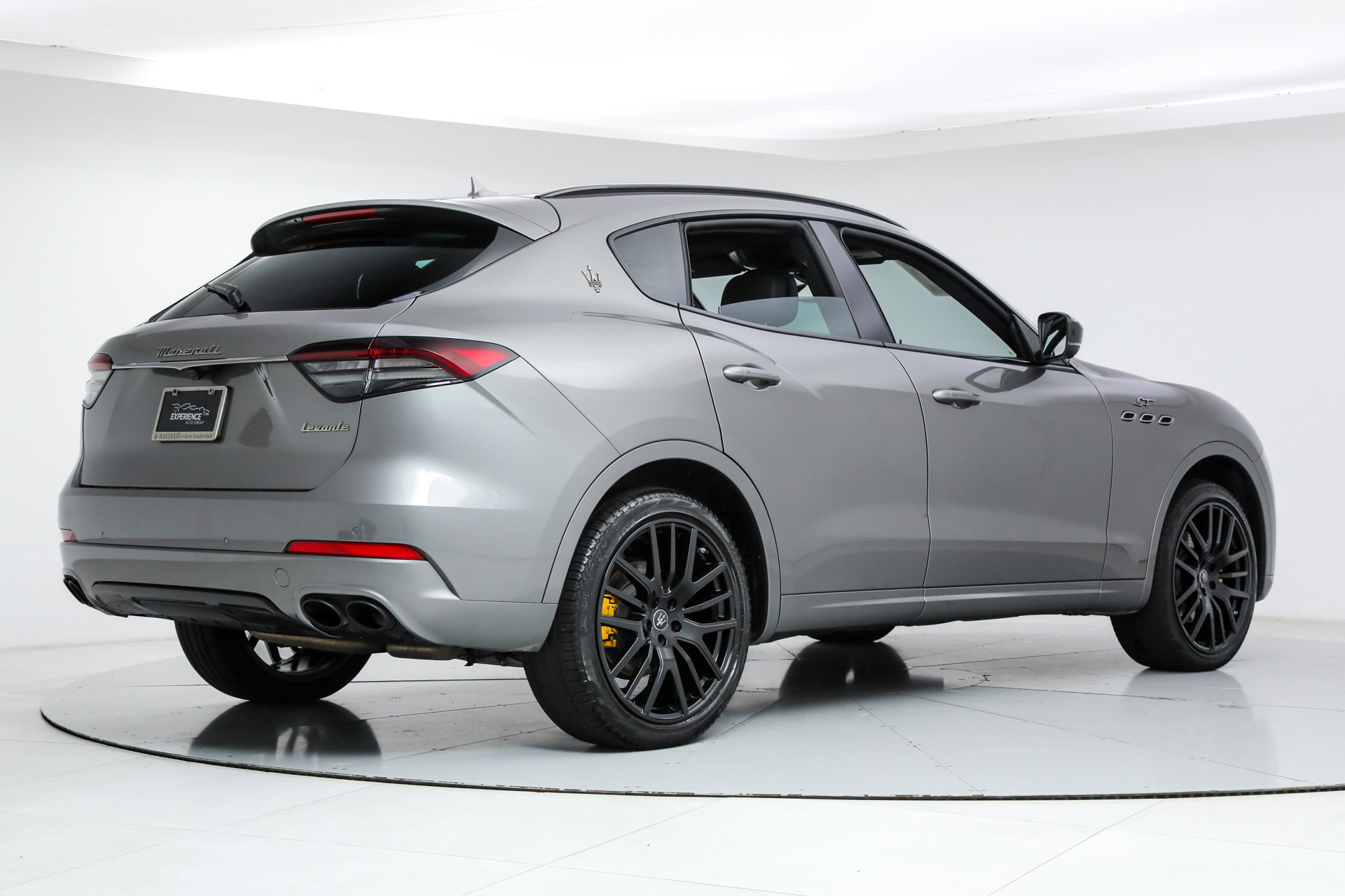 2022 Maserati Levante GT photo 2