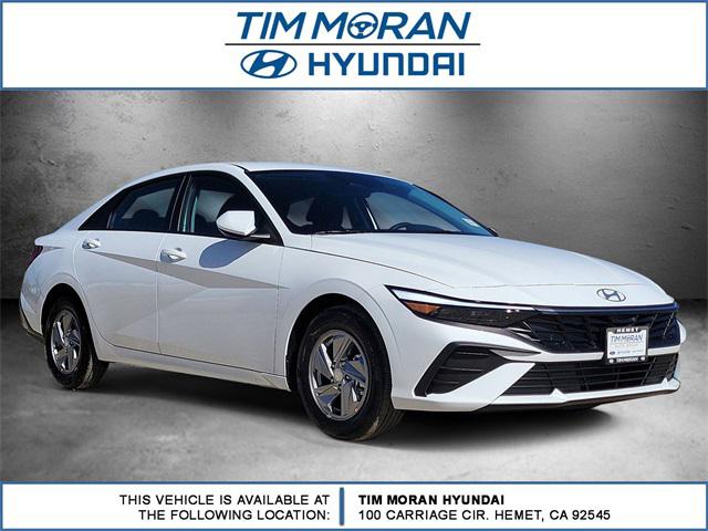 2025 Hyundai Elantra SE's photo