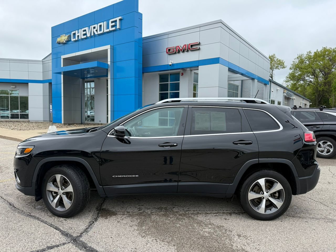 2021 Jeep Cherokee Limited photo 2