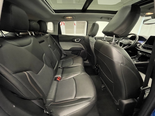 2022 Jeep Compass Latitude Lux photo 6