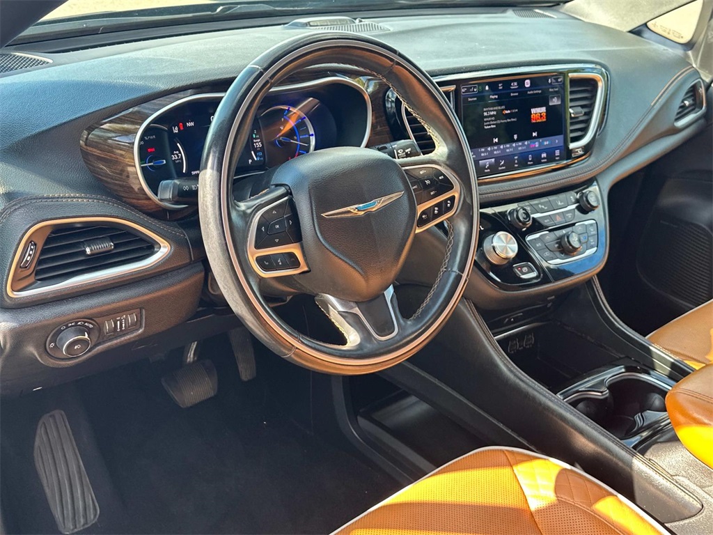 2021 Chrysler Pacifica Hybrid Pinnacle photo 2