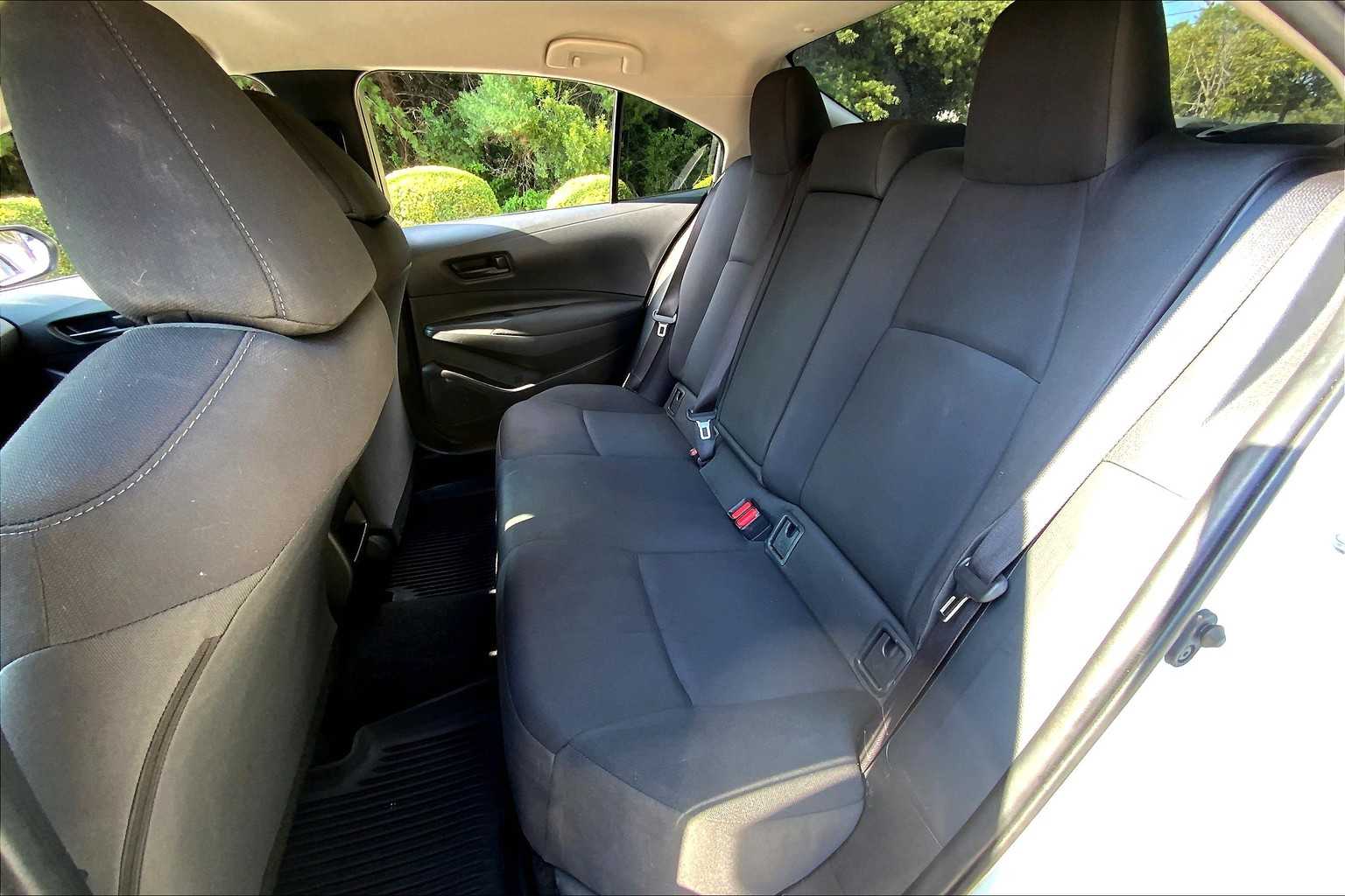 2022 Toyota Corolla LE photo 19