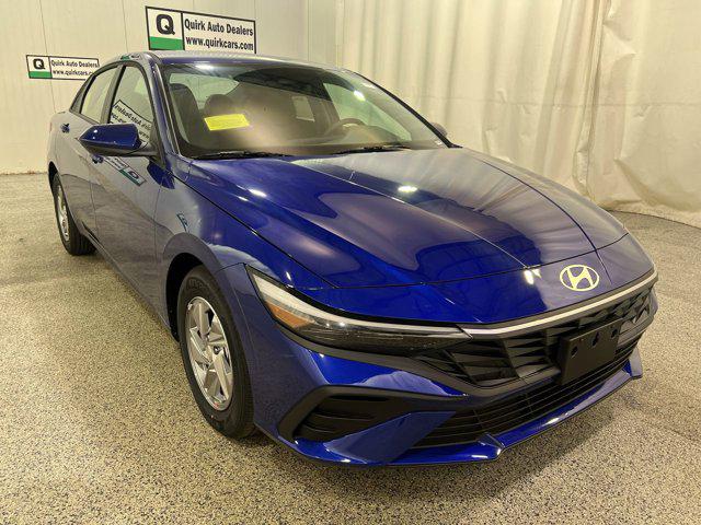 2025 Hyundai Elantra SE's photo