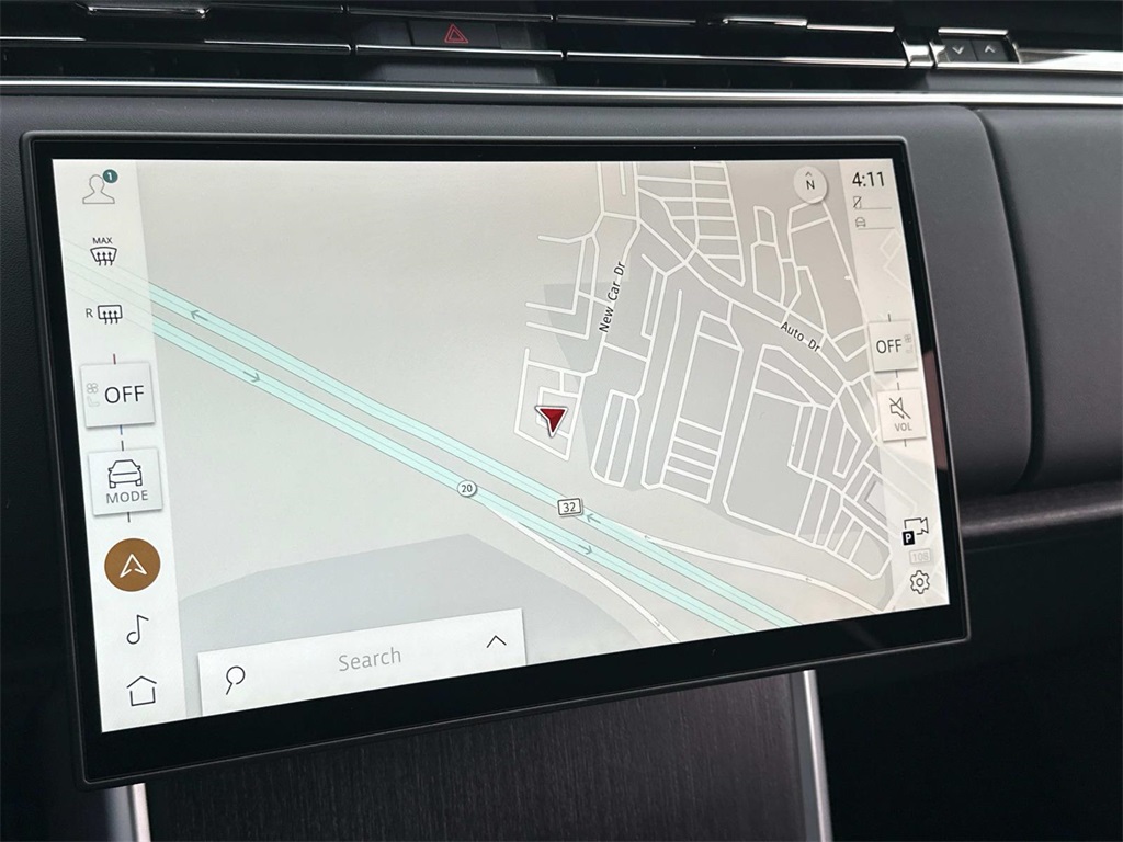 2025 Land Rover Range Rover SE photo 3