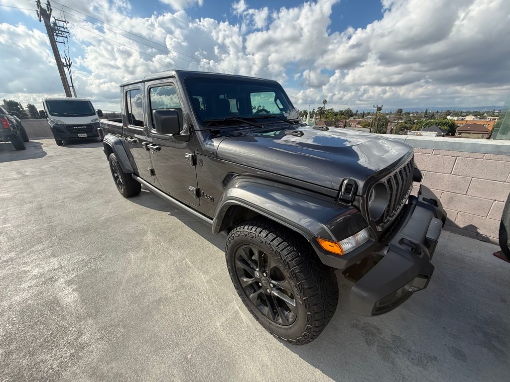 2025 Jeep Gladiator Nighthawk's photo
