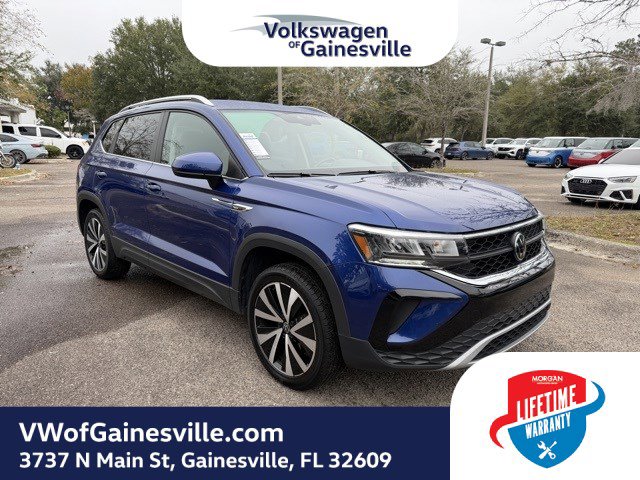 2024 Volkswagen Taos SE's photo