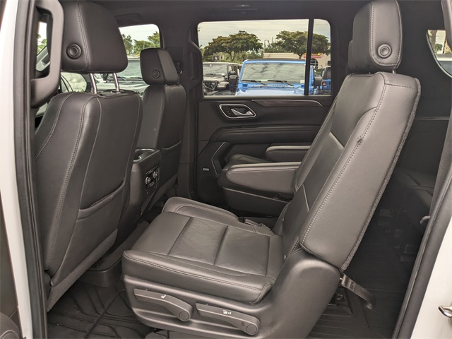2021 Chevrolet Suburban LT photo 4