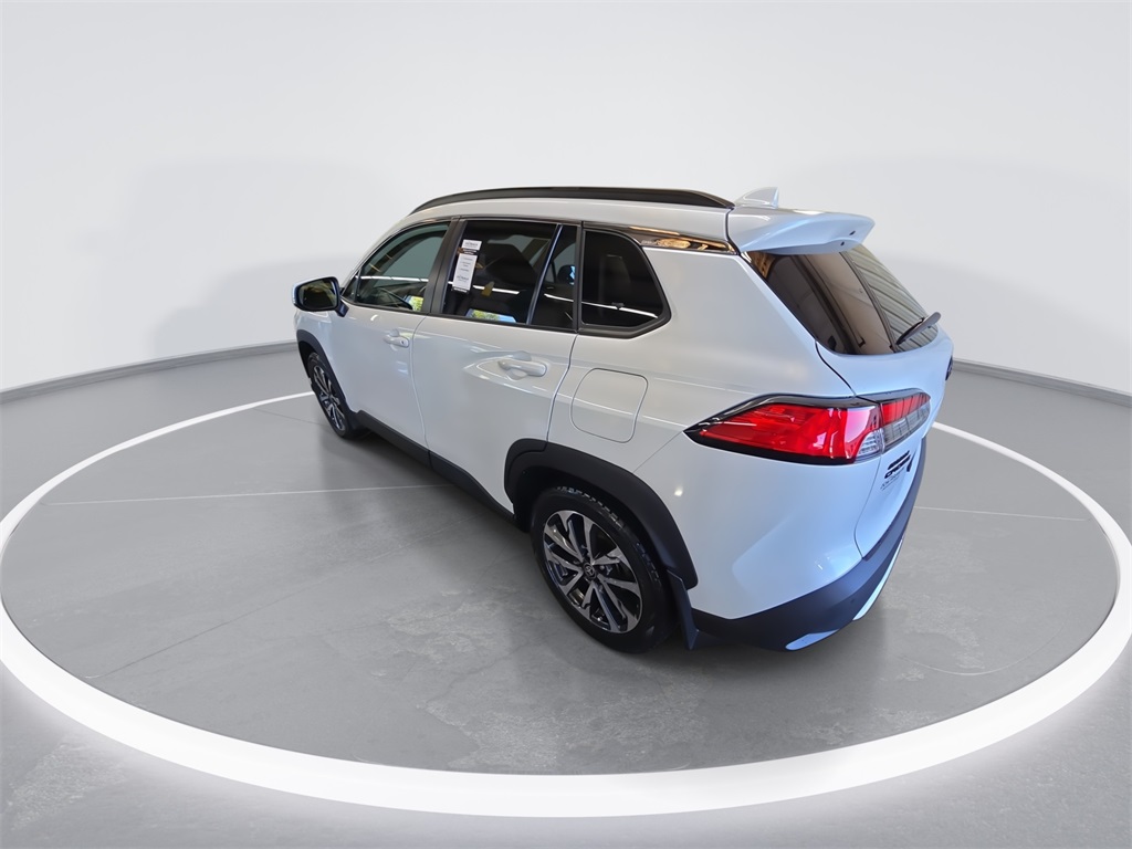 2022 Toyota Corolla Cross XLE photo 6