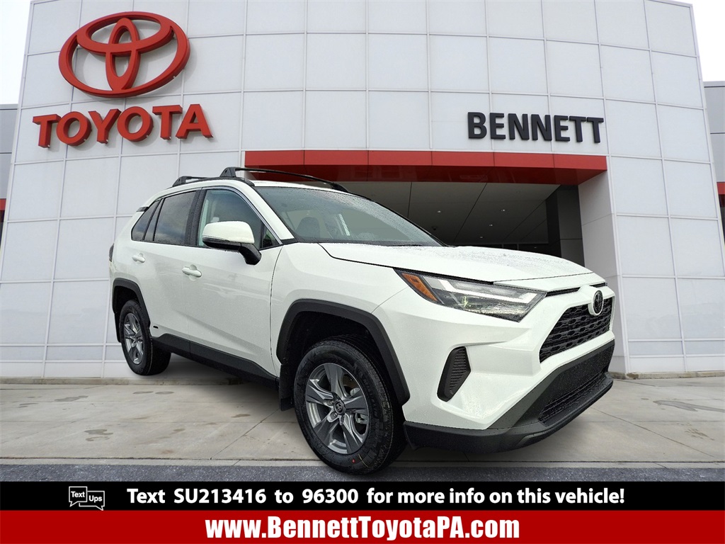 2025 Toyota RAV4 XLE's photo