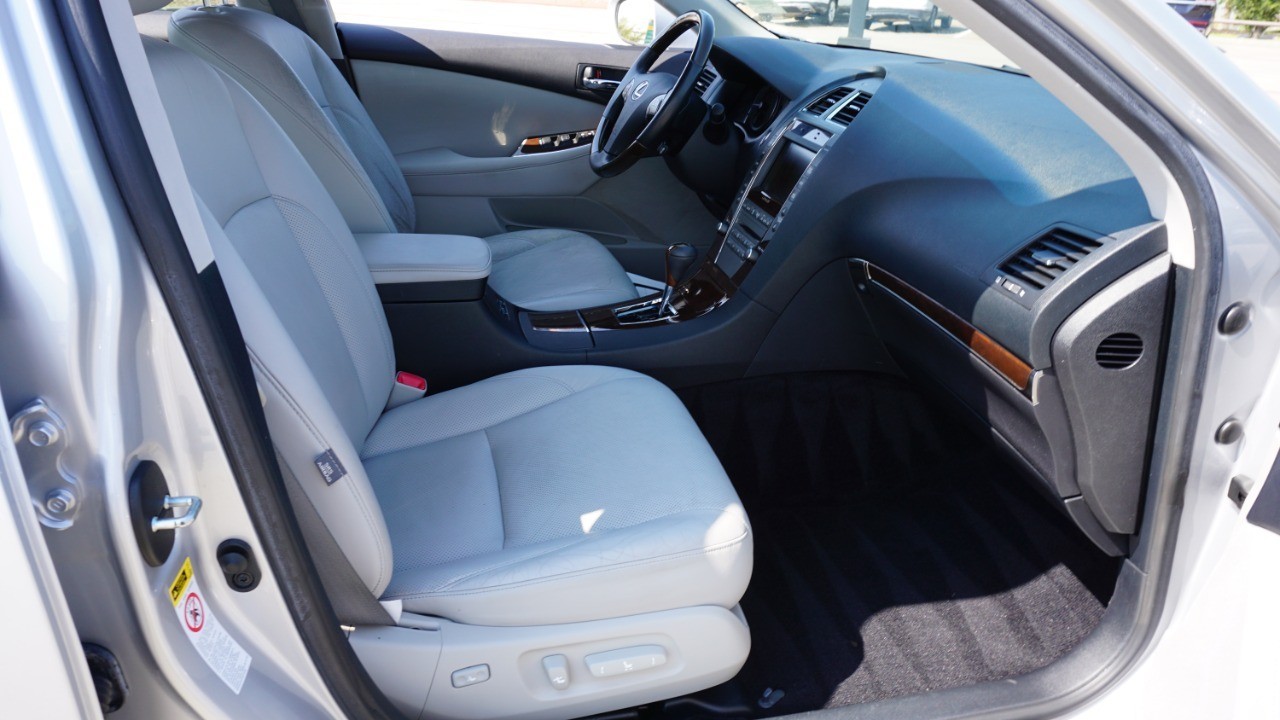 2010 Lexus ES 350 photo 13