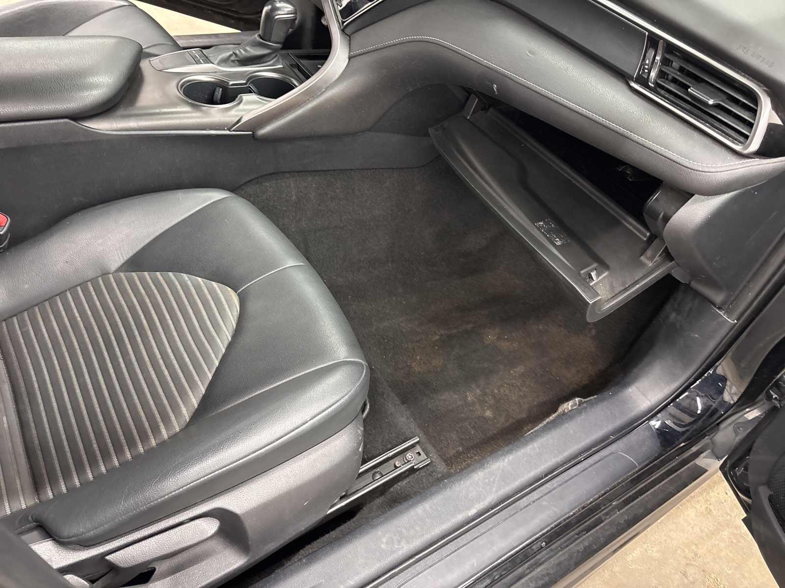 2022 Toyota Camry SE photo 15