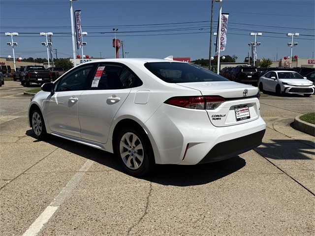 2025 Toyota Corolla LE photo 5