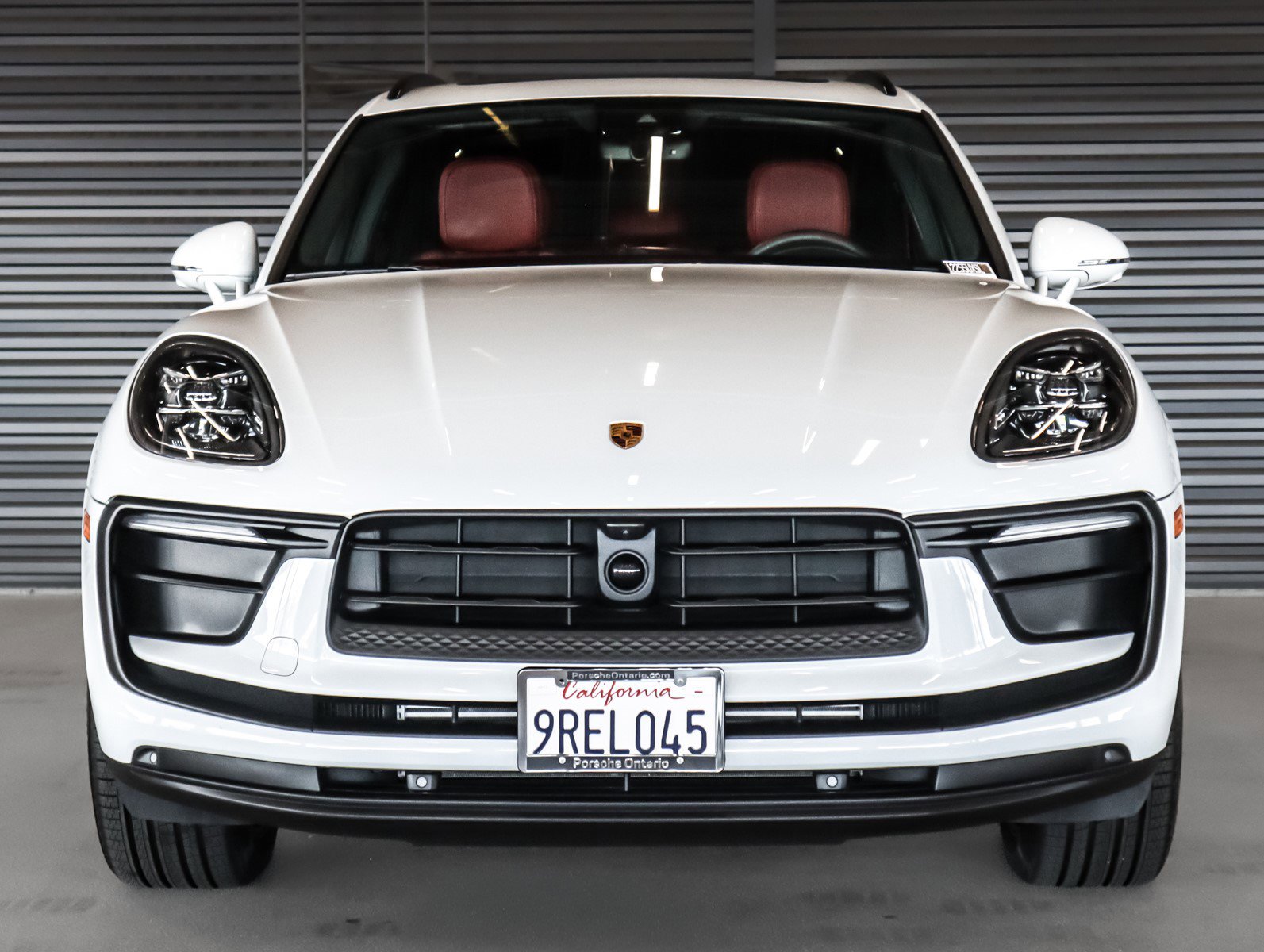 2025 Porsche Macan T photo 8