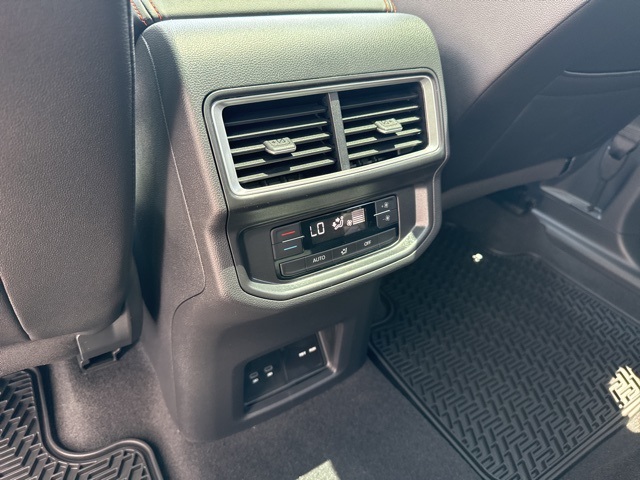 2025 Volkswagen Atlas Peak Edition SE photo 25