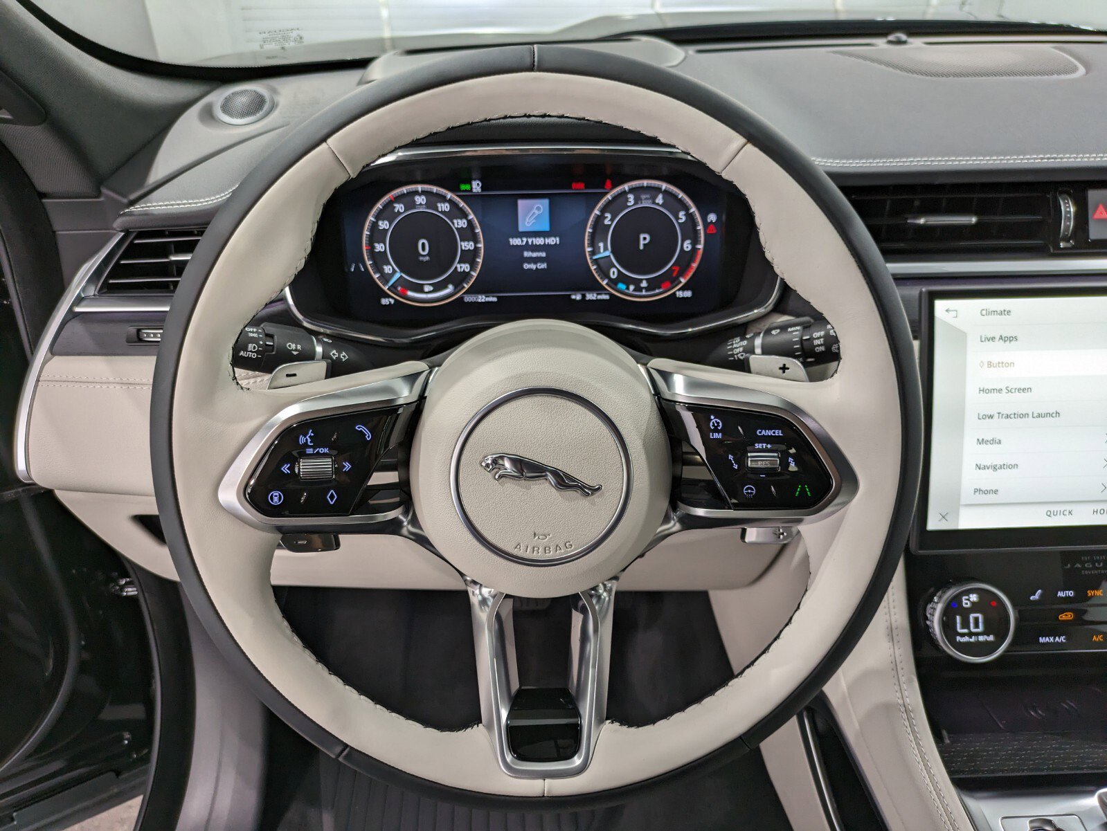 2025 Jaguar F-PACE R-Dynamic S P250 photo 14