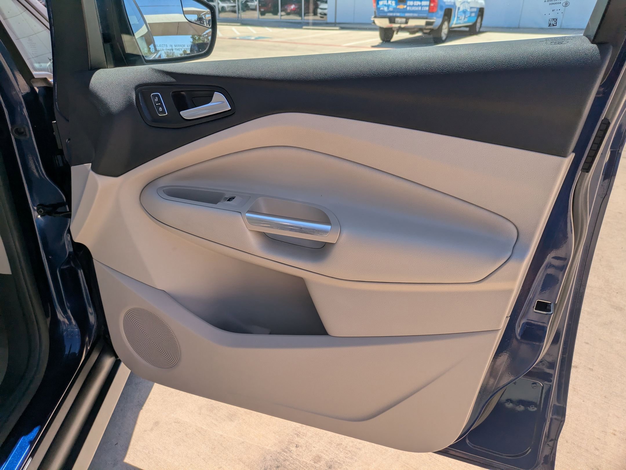 2016 Ford C-Max Energi SEL photo 28