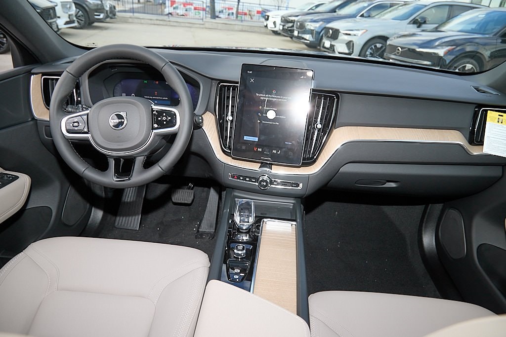 2026 VOLVO XC60 - Image 22