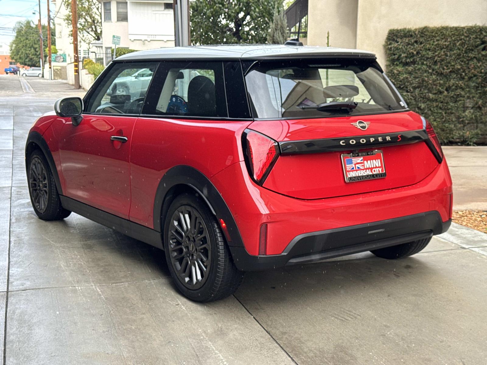 2025 Mini Cooper S Hardtop 2 Door Iconic photo 3