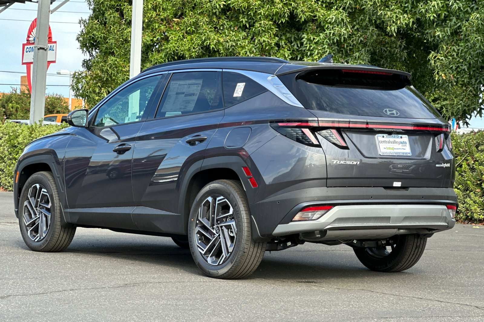 2025 Hyundai Tucson Hybrid Limited Sport photo 4