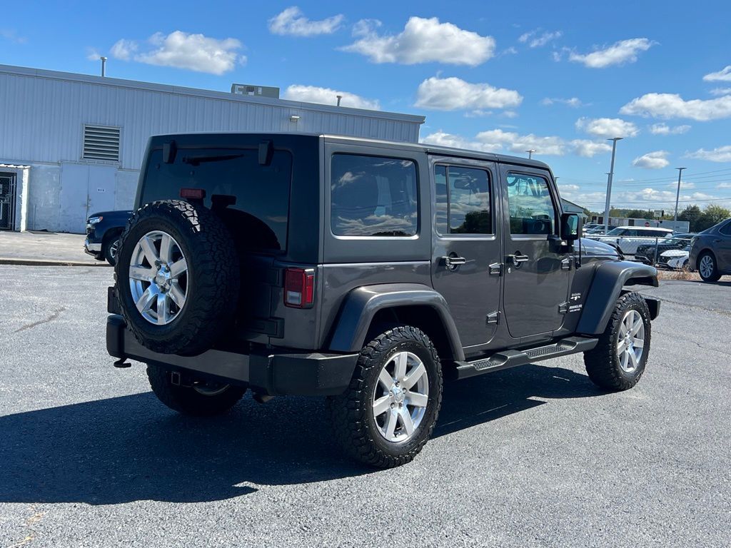 2017 Jeep Wrangler Unlimited Sahara photo 4