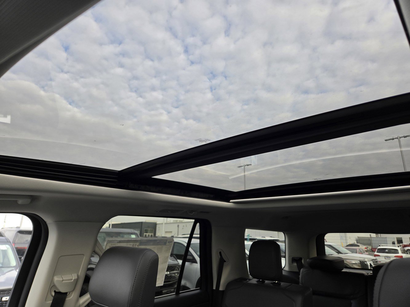 2025 Ford Expedition photo 3