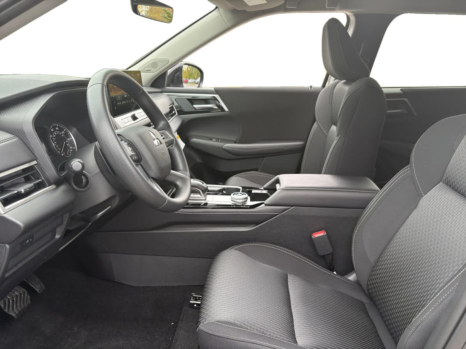 2025 Mitsubishi Outlander ES photo 2