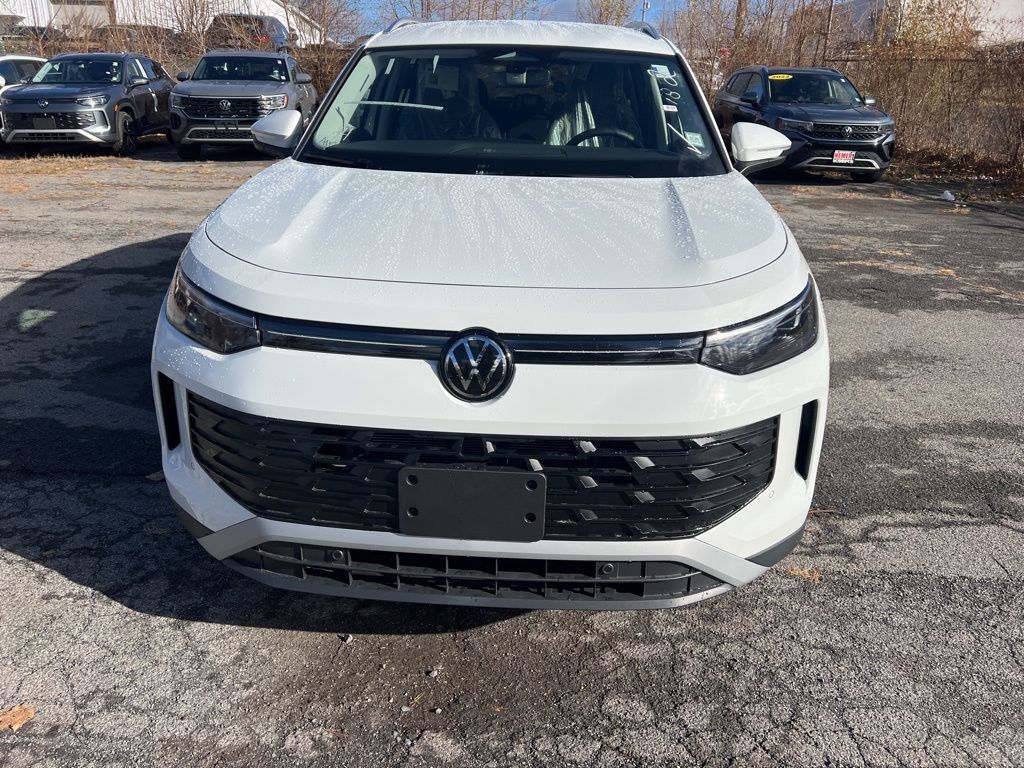 2026 Volkswagen Tiguan SE photo 2