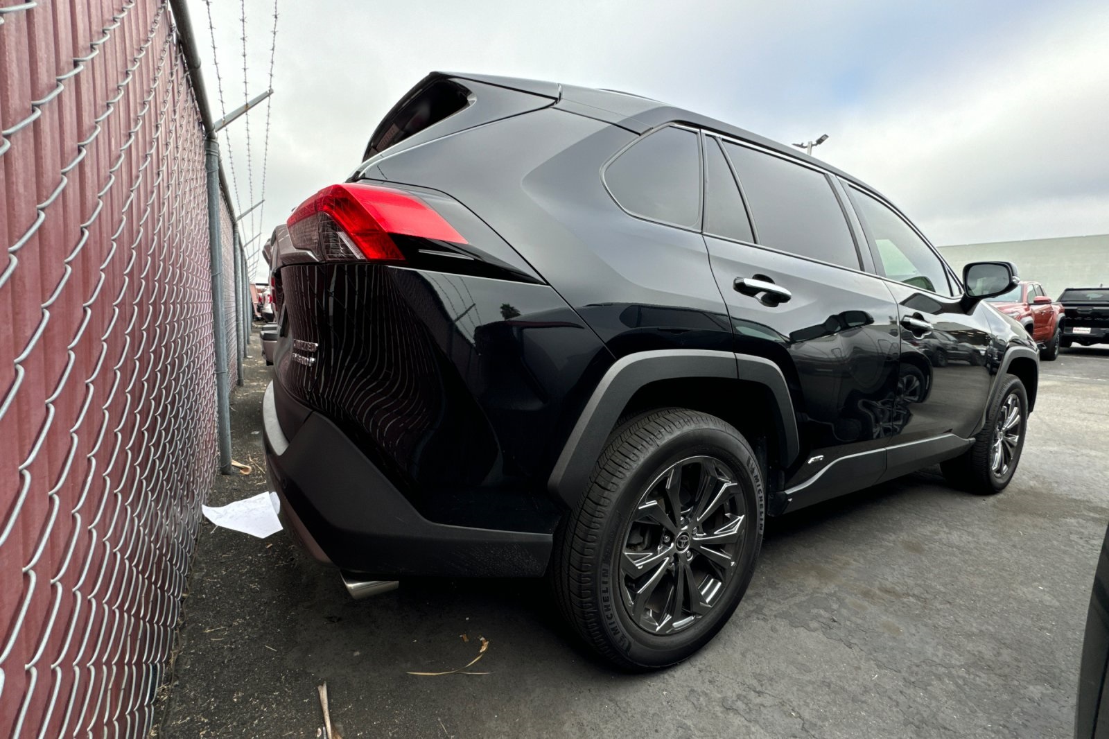 2023 Toyota RAV4 Hybrid Limited photo 2