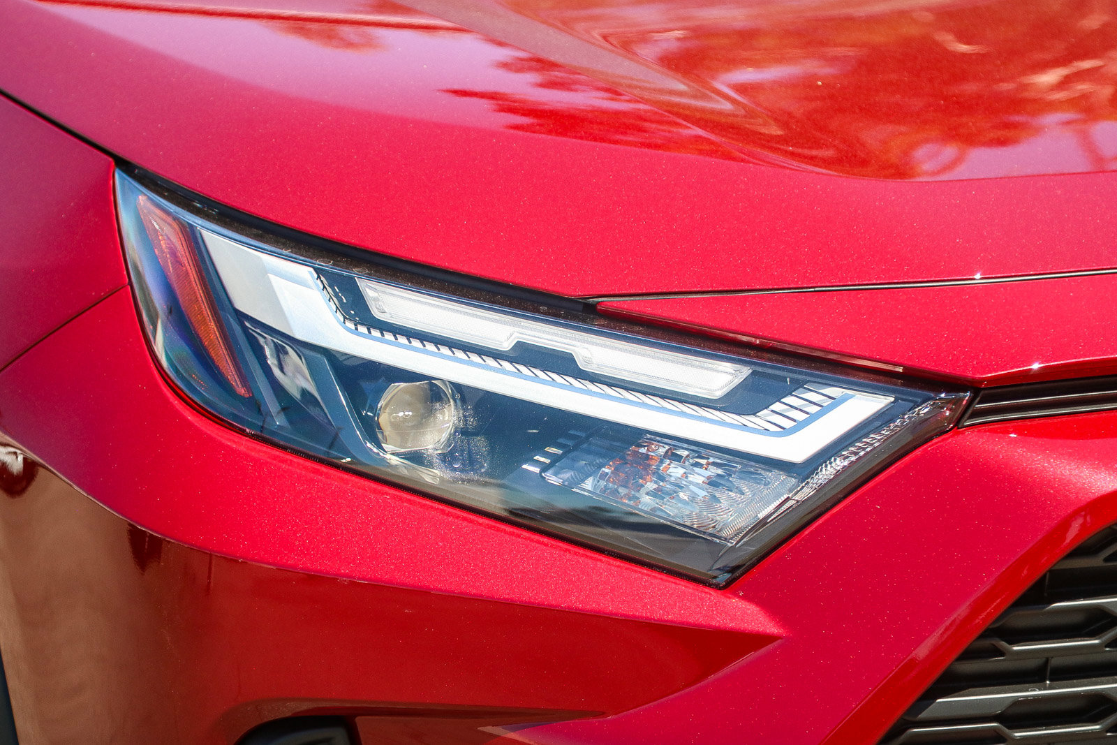 2025 Toyota RAV4 Hybrid LE photo 4