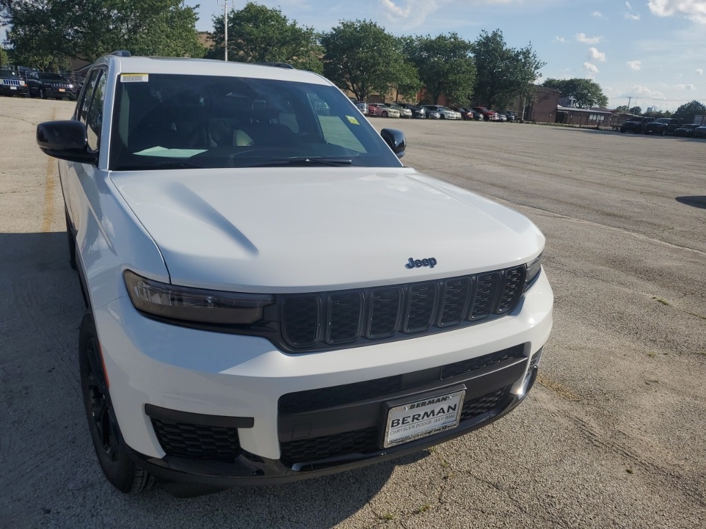2025 Jeep Grand Cherokee Altitude X photo 2