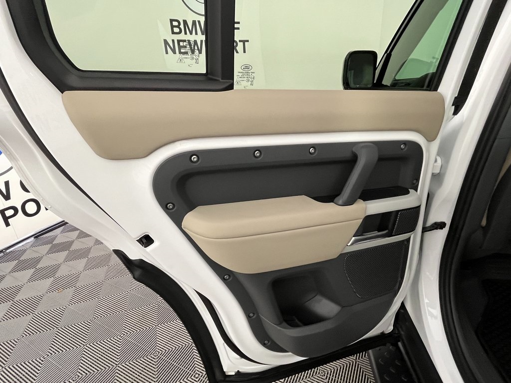 2024 Land Rover Defender 110 S photo 22