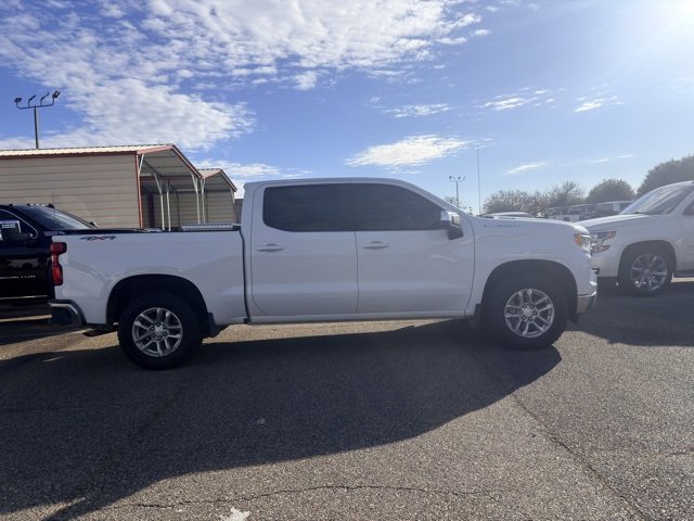 2022 Chevrolet Silverado 1500 LT photo 2