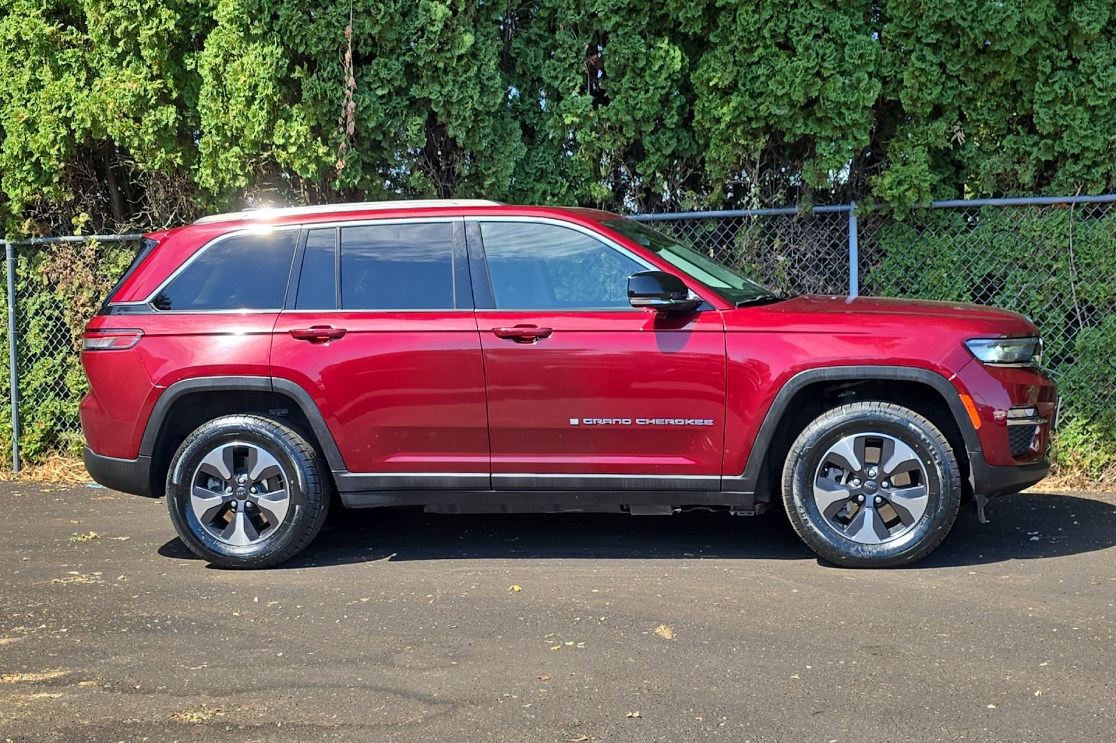 2023 Jeep Grand Cherokee 4xe photo 2