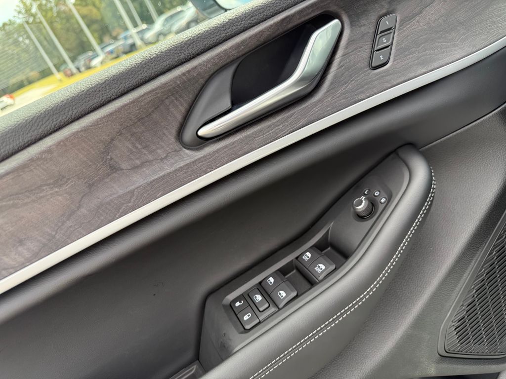 2025 Jeep Grand Cherokee Limited photo 11