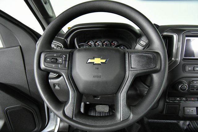 2025 Chevrolet Silverado 1500 photo 2