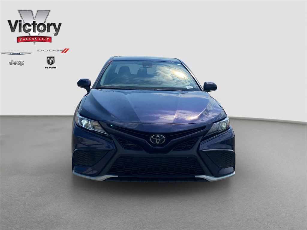 2022 Toyota Camry SE photo 2