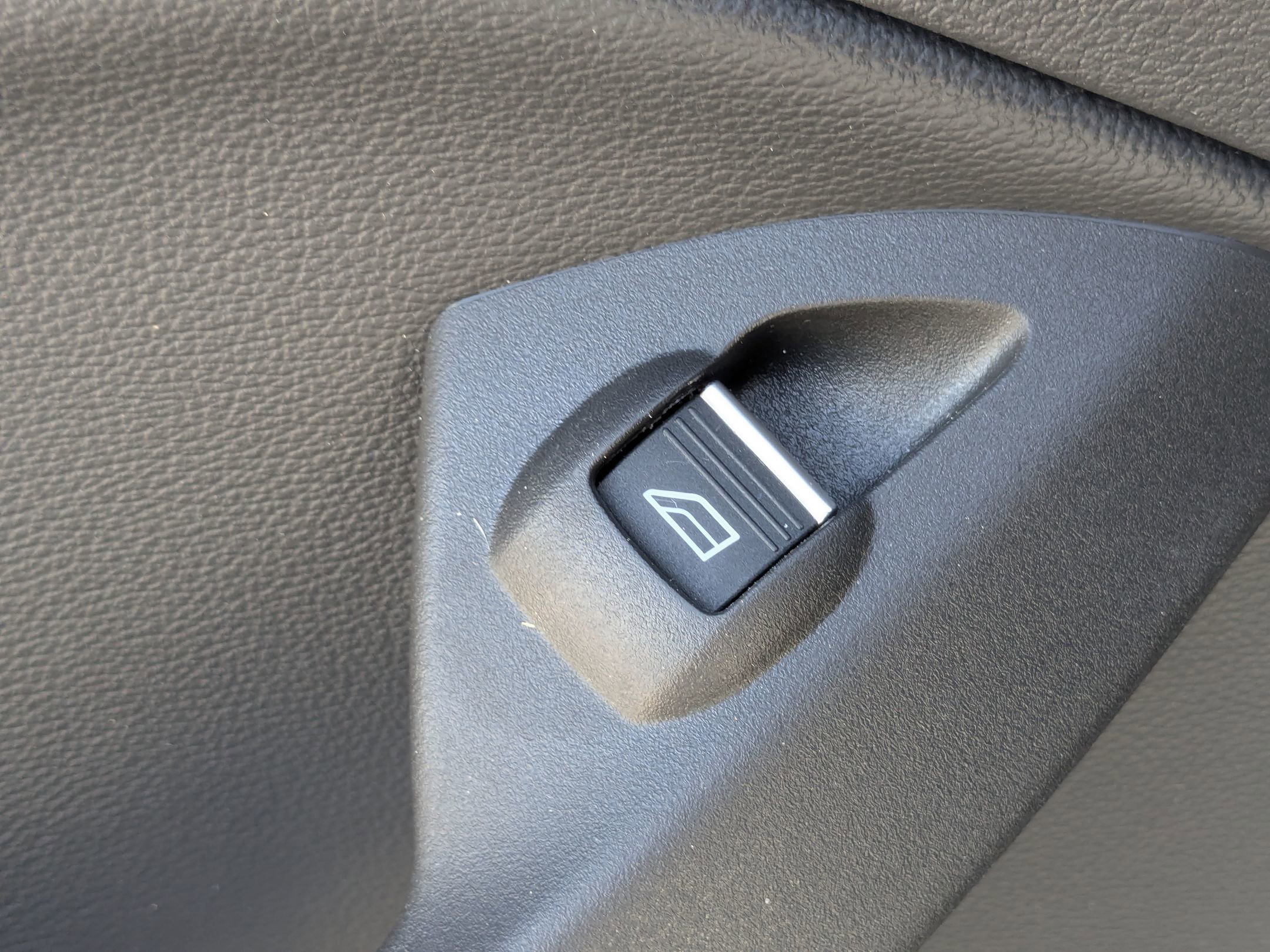 2019 Ford Escape SEL photo 28