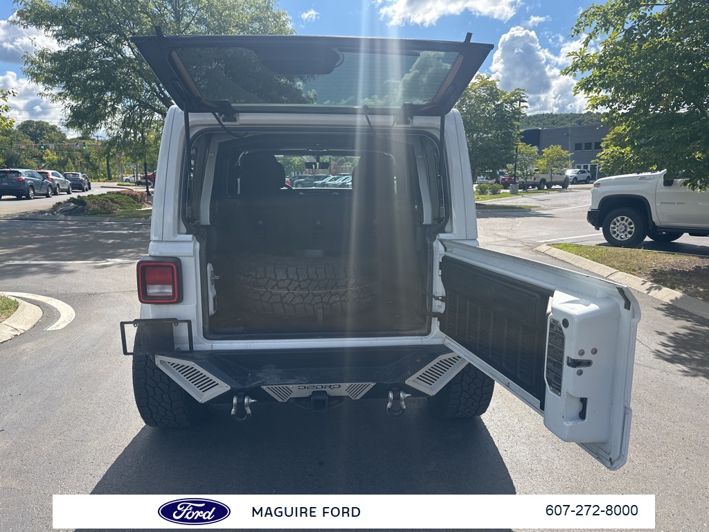 2019 Jeep Wrangler Unlimited Sahara photo 13