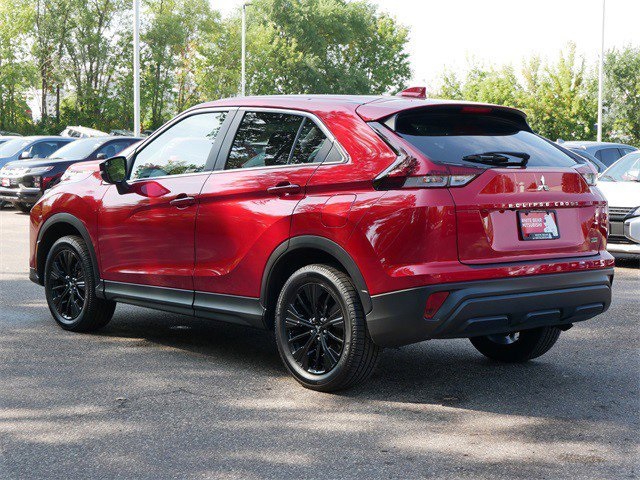 2022 Mitsubishi Eclipse Cross LE photo 2