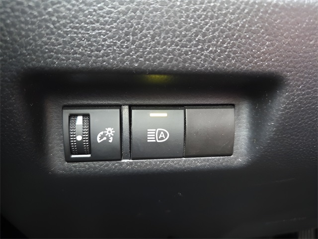 2022 Toyota RAV4 LE photo 19